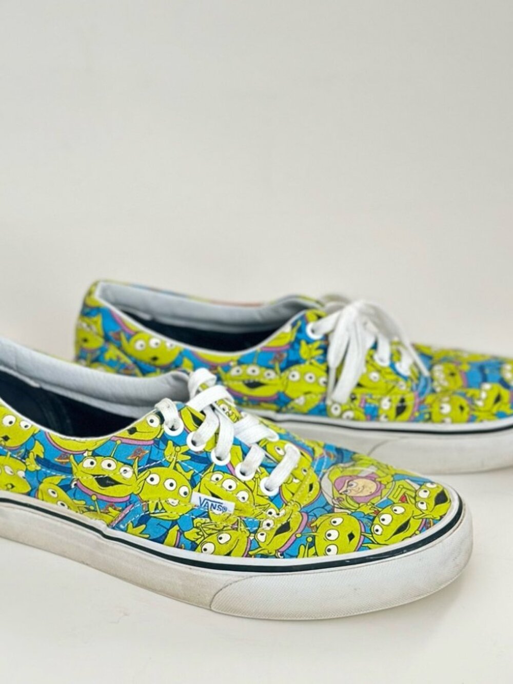 Disney Pixar Vans Men's 9.5 Toy Story Martians Alien GLOW IN THE DARK Limited